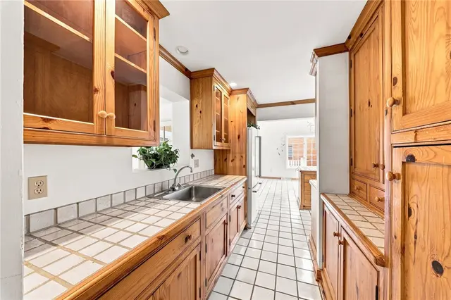 2359 James DRIVE gallery image 14
