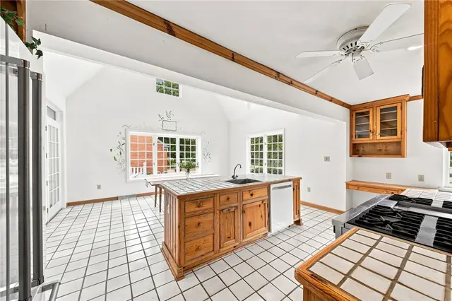 2359 James DRIVE gallery image 15
