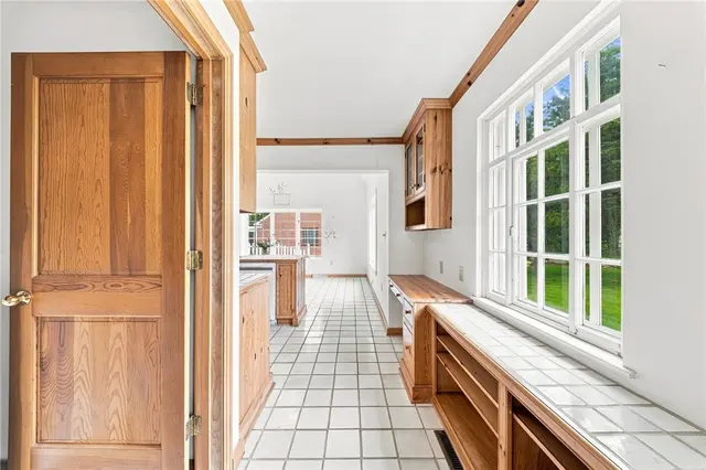 2359 James DRIVE gallery image 18