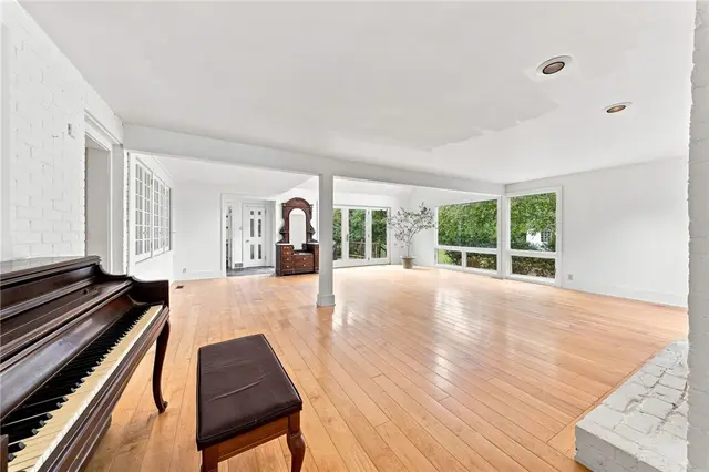 2359 James DRIVE gallery image 23