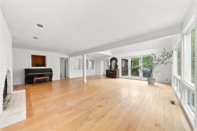 2359 James DRIVE gallery image 24