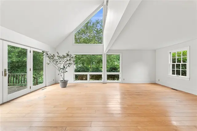 2359 James DRIVE gallery image 26