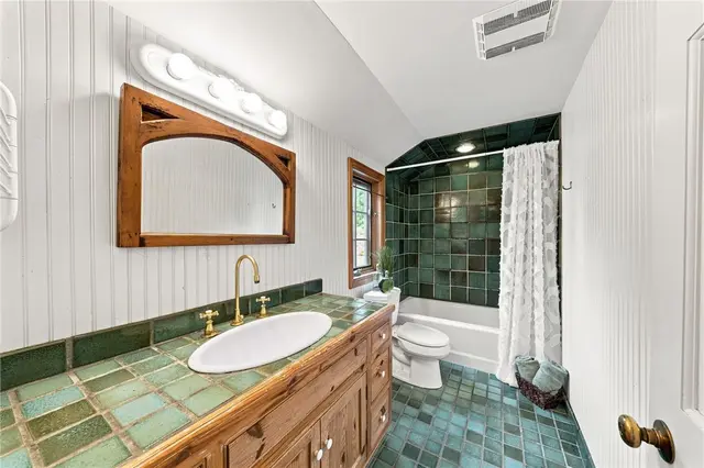 2359 James DRIVE gallery image 30