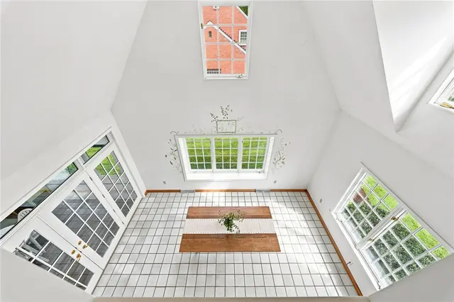 2359 James DRIVE gallery image 32