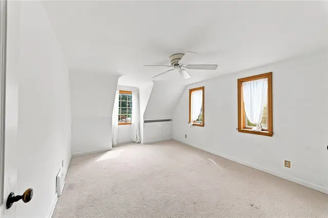 2359 James DRIVE gallery image 33