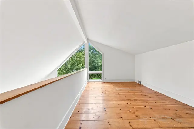 2359 James DRIVE gallery image 36