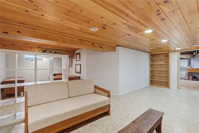 2359 James DRIVE gallery image 40
