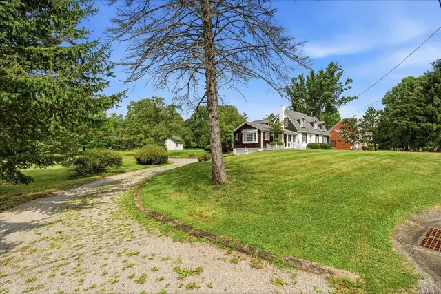 2359 James DRIVE gallery image 45