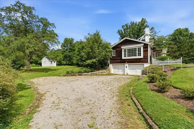 2359 James DRIVE gallery image 46