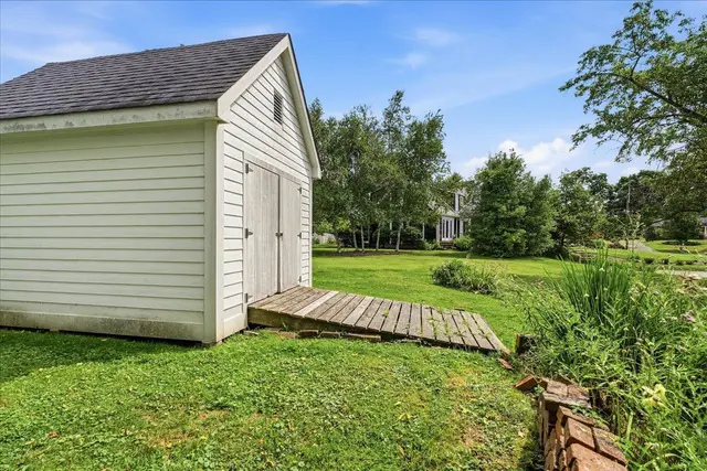 2359 James DRIVE gallery image 47