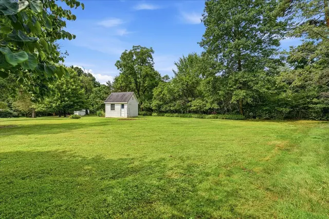 2359 James DRIVE gallery image 48