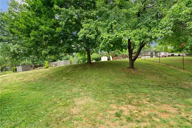 236 Greenwood Drive gallery image 11