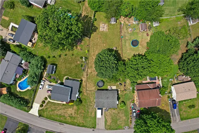 236 Greenwood Drive gallery image 17