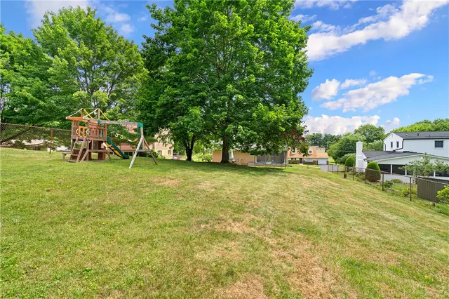 236 Greenwood Drive gallery image 19