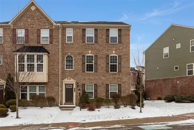 236 Thornapple Ln gallery image 2