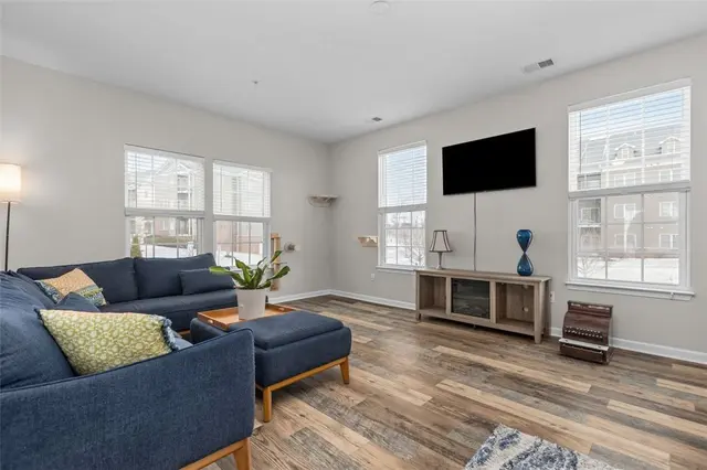 236 Thornapple Ln gallery image 6