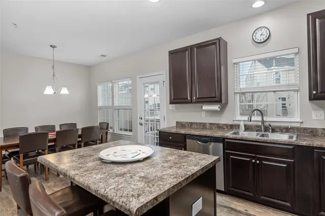 236 Thornapple Ln gallery image 16