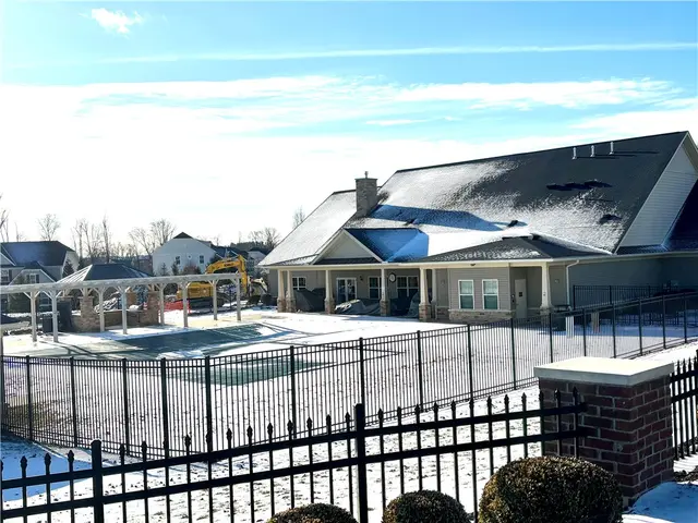 236 Thornapple Ln gallery image 35