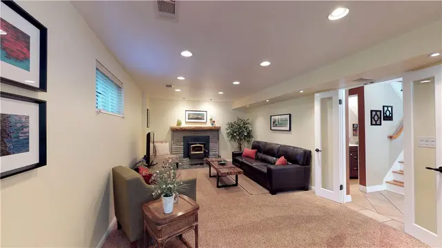 2360 Saddle Dr gallery image 5