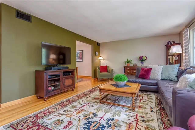 2360 Saddle Dr gallery image 7