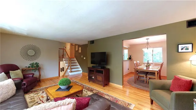 2360 Saddle Dr gallery image 8