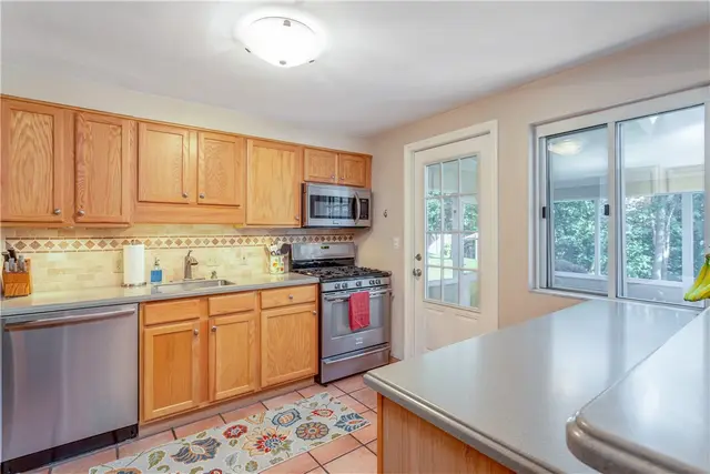 2360 Saddle Dr gallery image 11