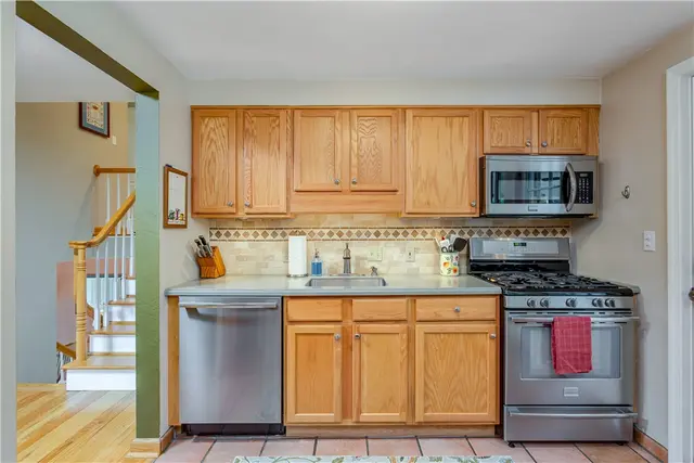 2360 Saddle Dr gallery image 13