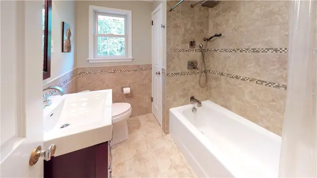 2360 Saddle Dr gallery image 16