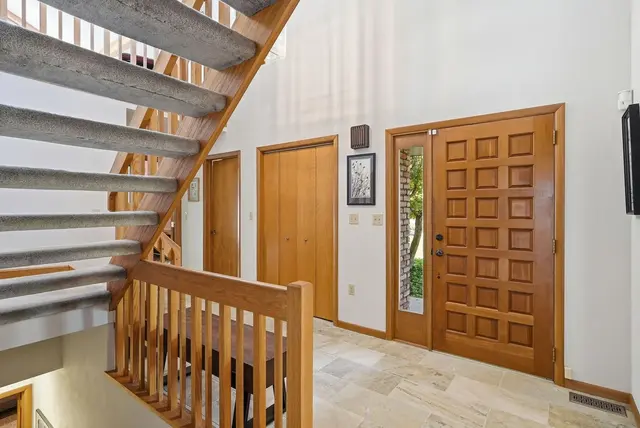 2360 West Gate DRIVE gallery image 9