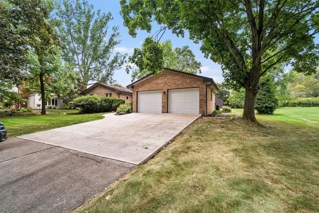 2363 James Dr gallery image 2