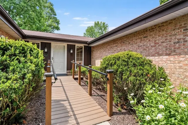 2363 James Dr gallery image 4