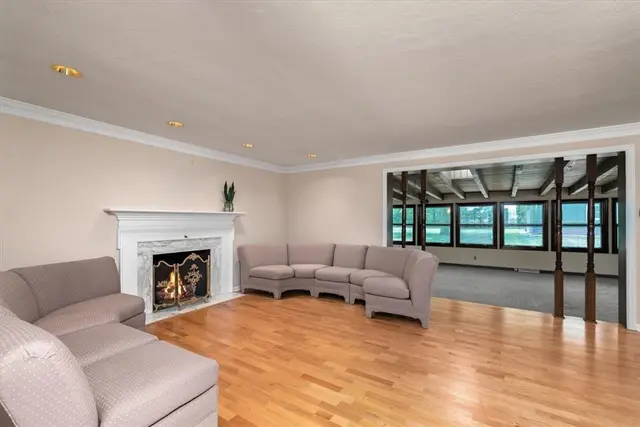 2363 James Dr gallery image 6