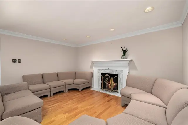 2363 James Dr gallery image 7