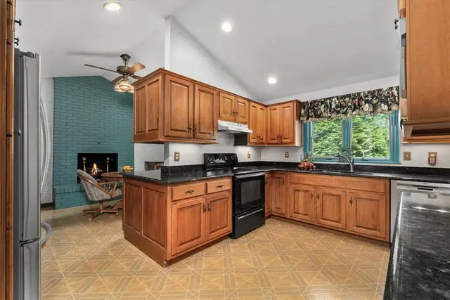2363 James Dr gallery image 8
