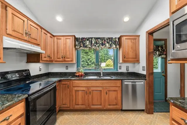 2363 James Dr gallery image 9