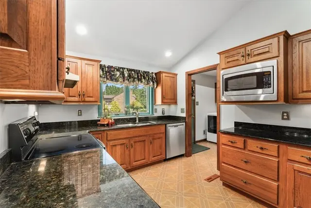 2363 James Dr gallery image 10