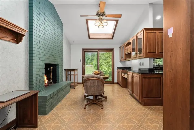 2363 James Dr gallery image 21