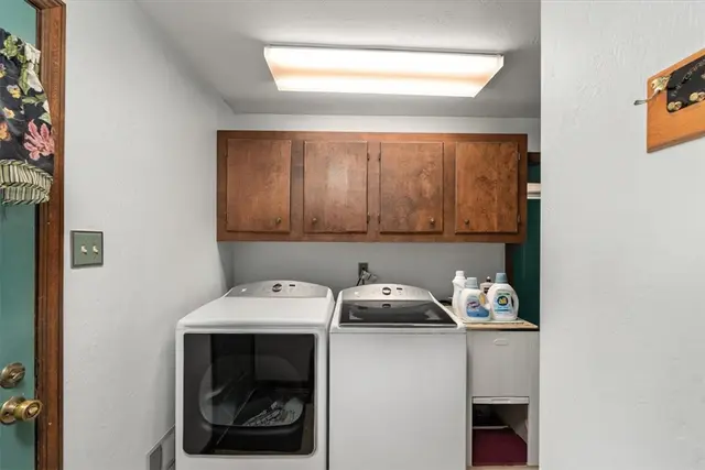 2363 James Dr gallery image 32