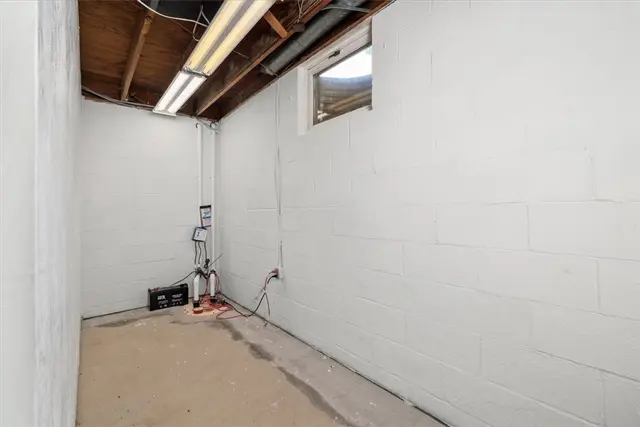 2363 James Dr gallery image 37