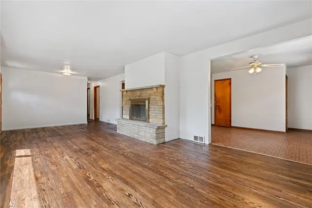 2365 West Hardies Rd gallery image 3