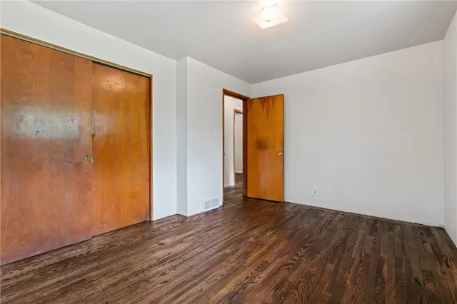 2365 West Hardies Rd gallery image 5