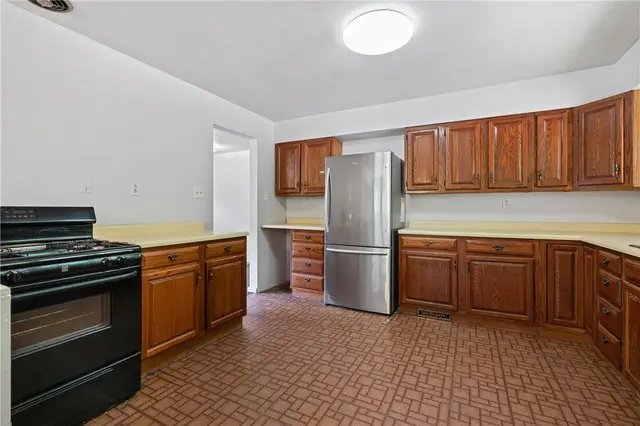 2365 West Hardies Rd gallery image 14