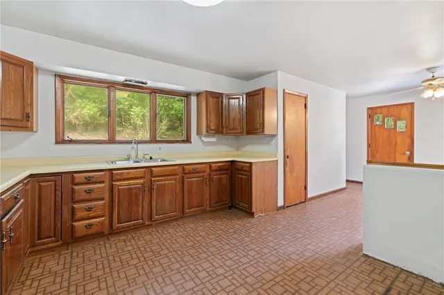 2365 West Hardies Rd gallery image 17