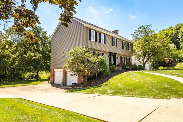 238 Cumberland Drive gallery image 2