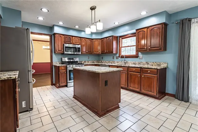 238 Cumberland Drive gallery image 4