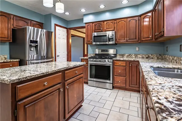 238 Cumberland Drive gallery image 6
