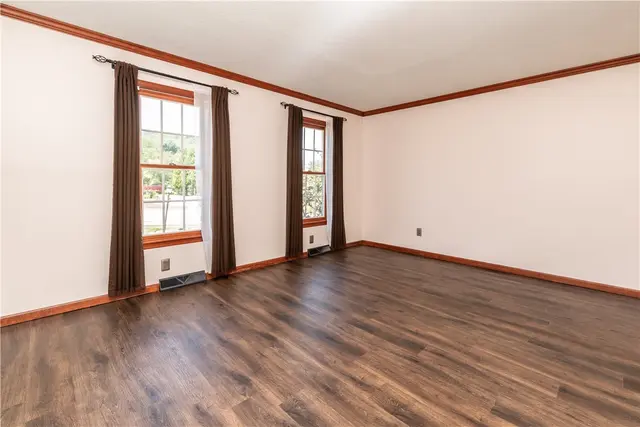 238 Cumberland Drive gallery image 16