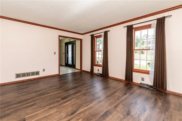 238 Cumberland Drive gallery image 18