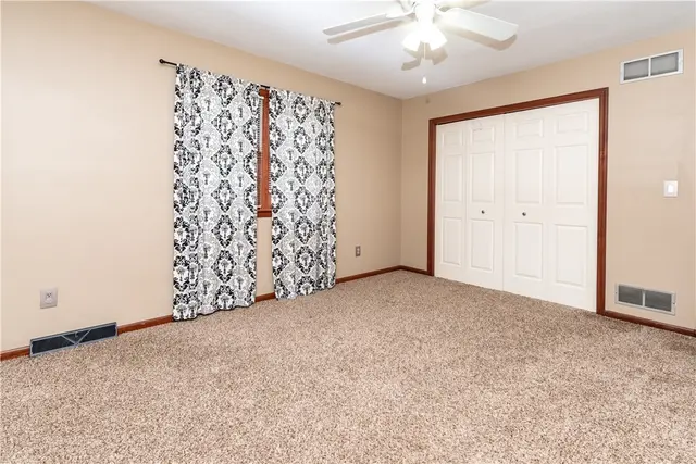 238 Cumberland Drive gallery image 35
