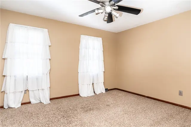 238 Cumberland Drive gallery image 38